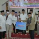 wagub-vasko-ruseimy-serahkan-bantuan-pembangunan-untuk-masjid-al-amin-piliang