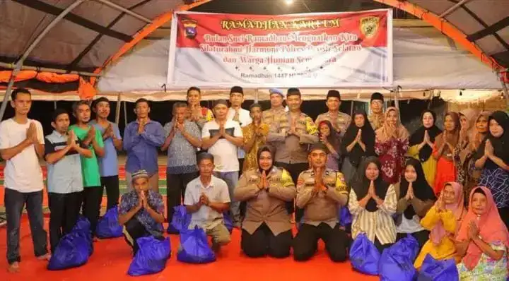 wakapolres-pessel-buka-bersama-dengan-warga-di-huntara-limau-hantu