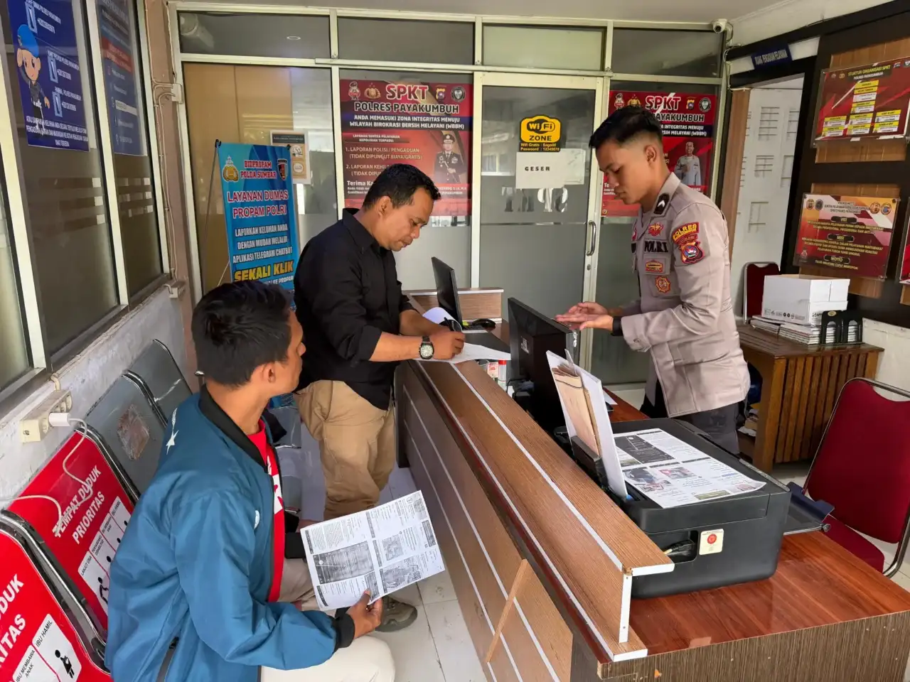 oknum-lsm-ngaku-wartawan-bersama-admin-website-dipolisikan-di-payakumbuh