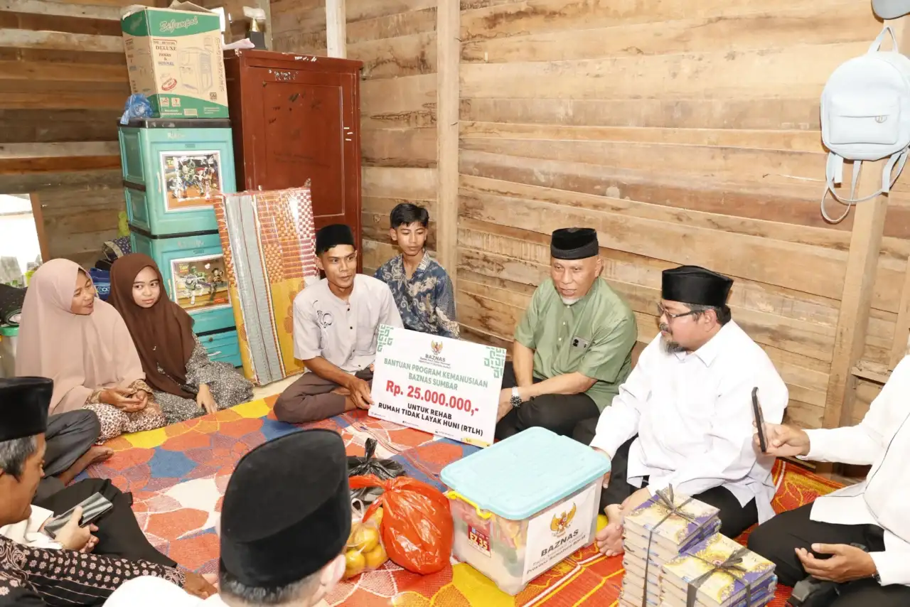 sepuluh-tahun-menumpang,-siti-akhirnya-dapat-bantuan-bedah-rumah-dari-gubernur-mahyeldi