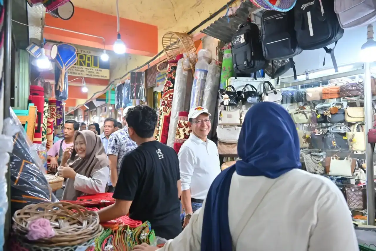 wako-zulmaeta-kunjungi-pusat-pasar-payakumbuh,-pastikan-kenyamanan-warga-berbelanja