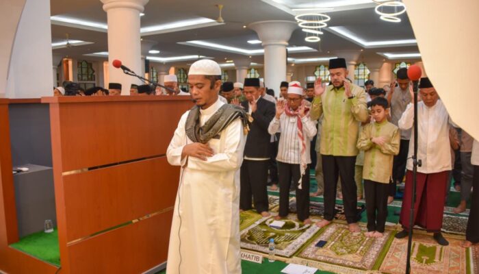 Wali Kota Padang Gaungkan Persatuan Usai Salat Idulfitri