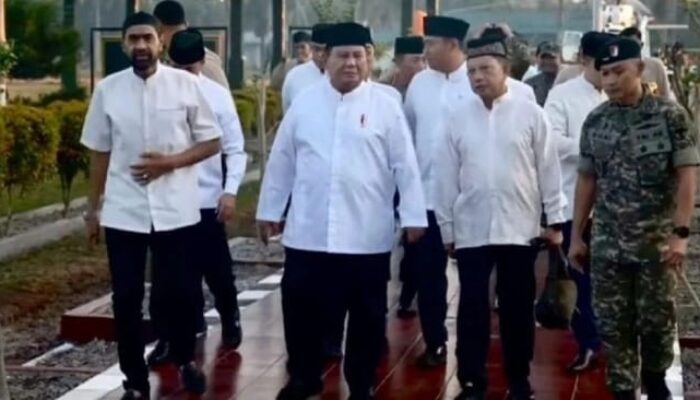 Prabowo Shalat Idul Fitri, Sapa Korban Bencana Aceh