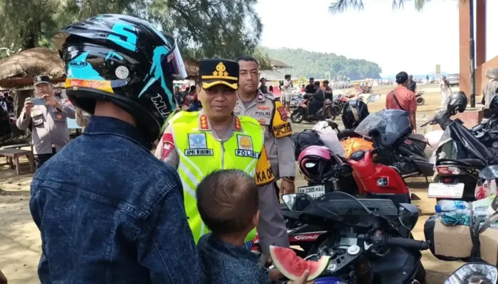 Polisi Padang Jaga Wisatawan, Antisipasi Pungli di Pantai Air Manis