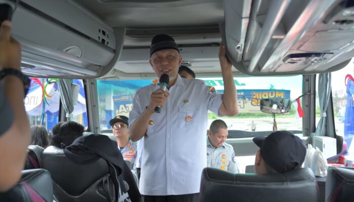 Mahyeldi Antar Ratusan Perantau Balik Jakarta Gratis