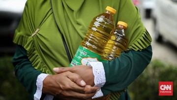 pasar-murah-di-monas,-ratusan-ribu-paket-sembako-disalurkan-ke-warga