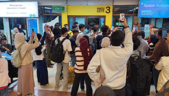 Kru Bermasalah, Maskapai Tunda Terbang, Kompensasi Ratusan Penumpang