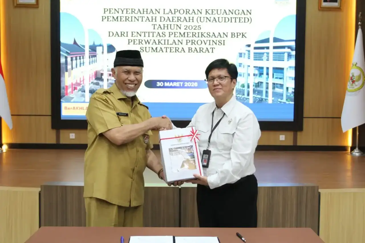 gubernur-mahyeldi-serahkan-lkpd-2025-ke-bpk,-tegaskan-komitmen-transparansi-dan-akuntabilitas-keuangan