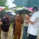 jembatan-dalam-pembangunan,-wabup-risnaldi-luruskan-isu-siswa-bertaruh-nyawa-di-lumpo