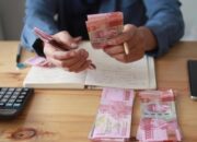 Rupiah Goyah, Masyarakat Cermat Kelola Keuangan, Utamakan Prioritas