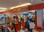 Transmart Gelar Diskon Besar, Pembeli Serbu Produk Unggulan