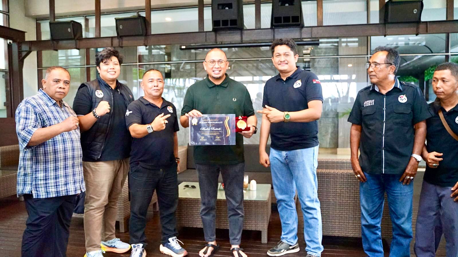 terima-medal-of-honor-dari-jps,-andre-rosiade:-ekonomi-masyarakat-makin-tertekan