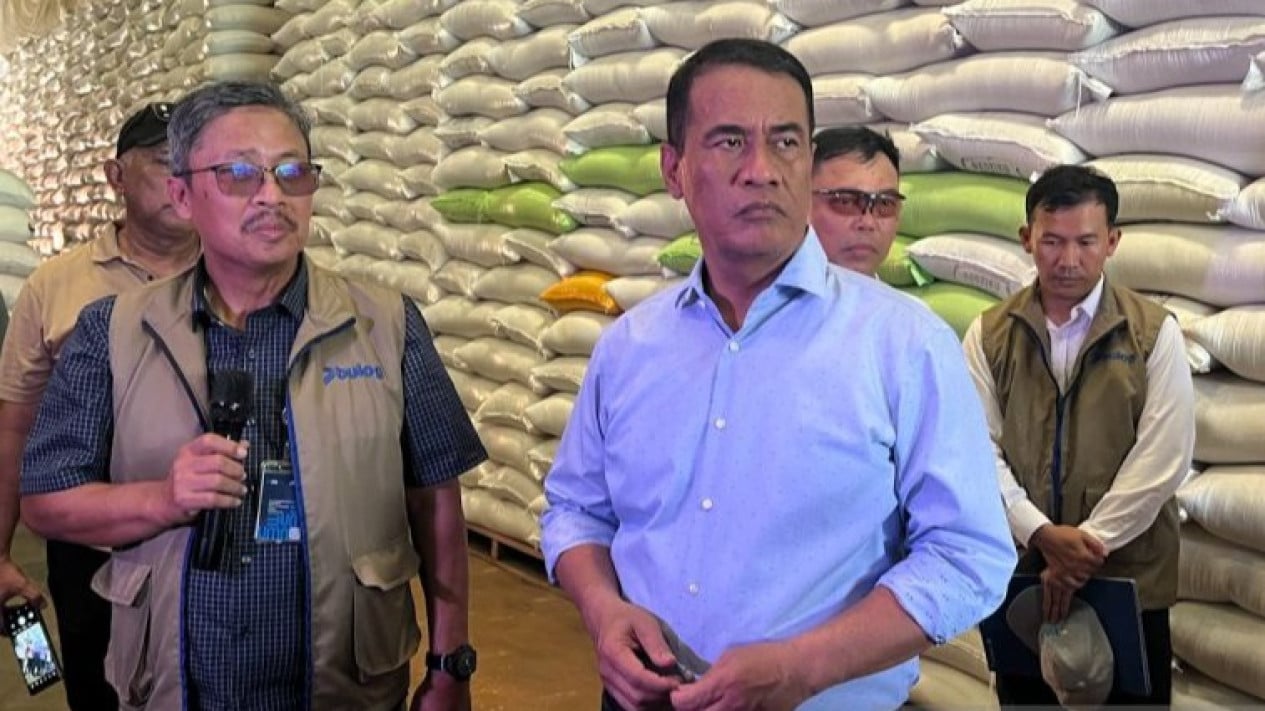 cadangan-beras-ri-stabil-4,5-juta-ton-di-tengah-gejolak-timteng,-mentan-amran-pastikan-stok-aman