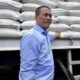 amran-tinjau-gudang-bulog-sulsel,-pastikan-stok-beras-melimpah