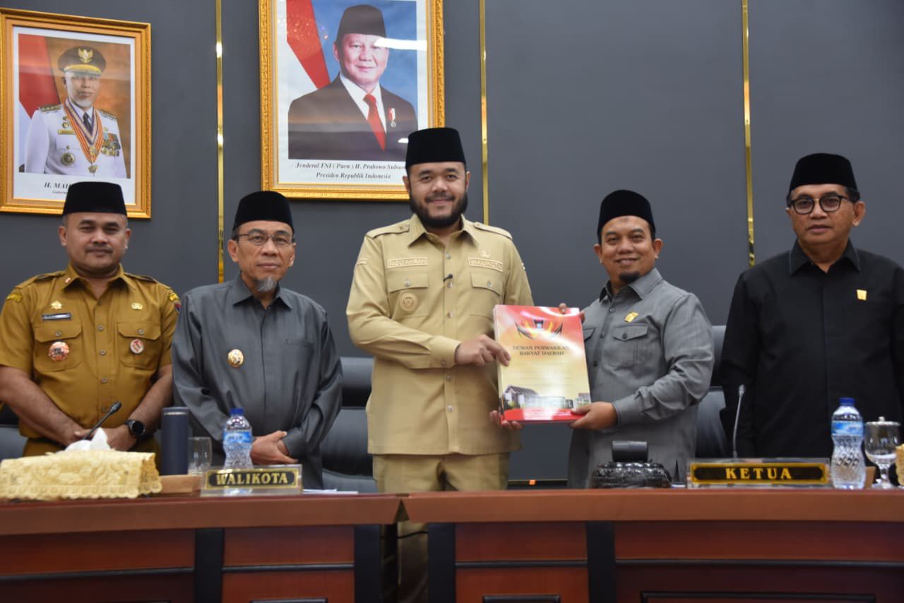 rapat-paripurna-dprd-kota-padang-setujui-lkpj-wali-kota-2025