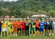Polres Pessel Gandeng Painan FC, Beri Bantuan Bola