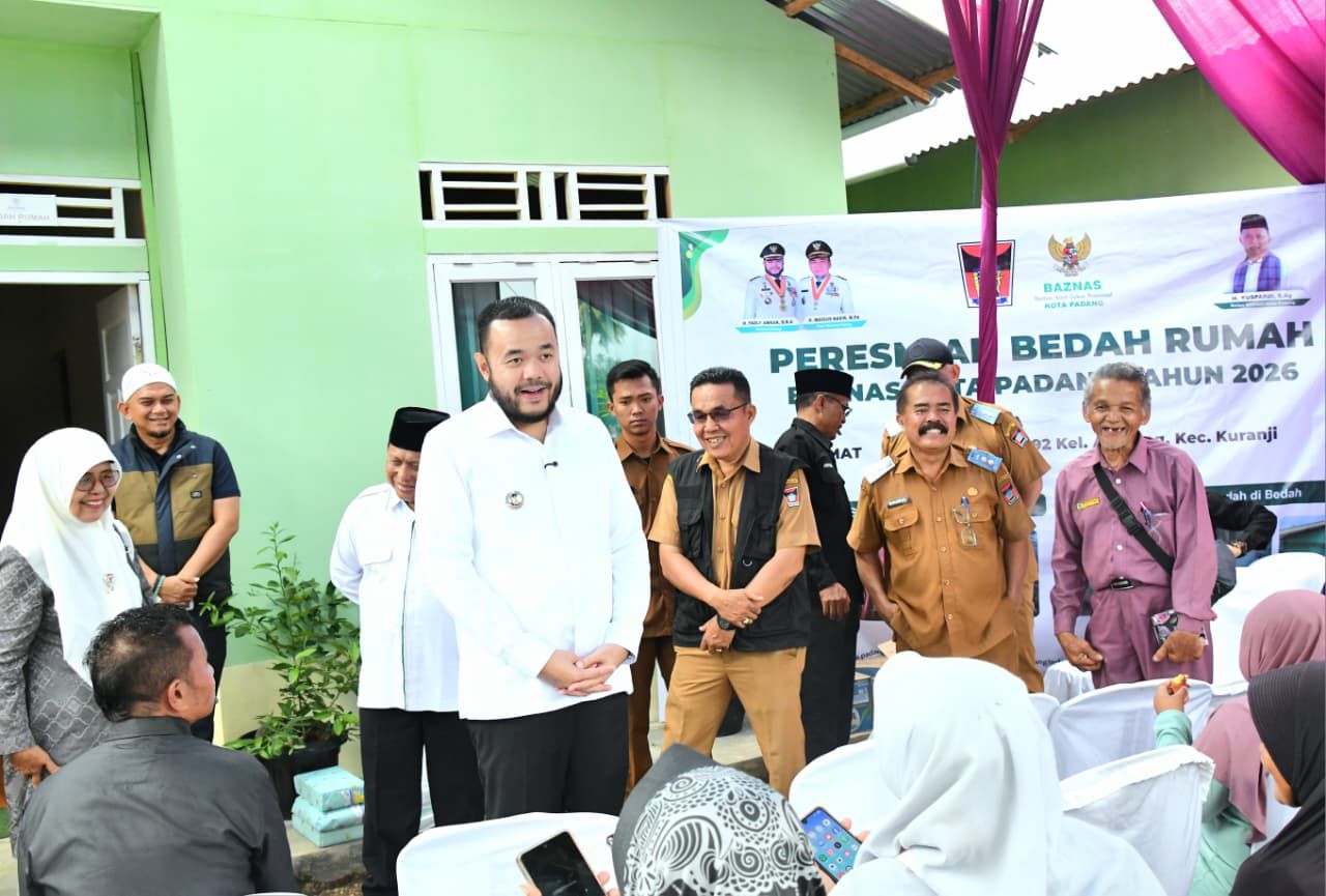 wako-fadly-amran-resmikan-bedah-rumah-buruh-harian-lepas