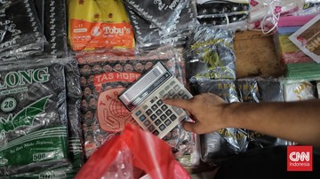harga-plastik-naik-60-persen-di-surabaya,-umkm-didesak-ganti-kemasan