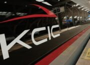 viral-video-whoosh:-kcic-kecam-penumpang-tahan-pintu