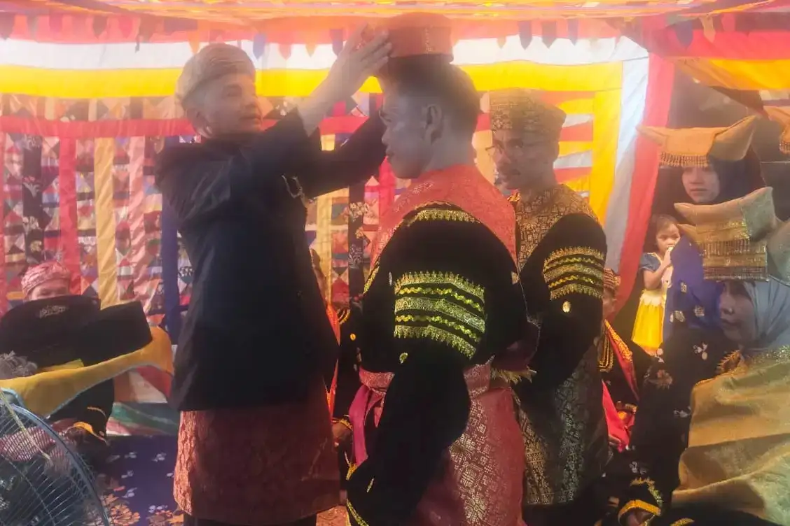 edison-datuak-rajo-indo-resmikan-jeky-yul-gelar-mandaro-koto-di-suku-sikumbang
