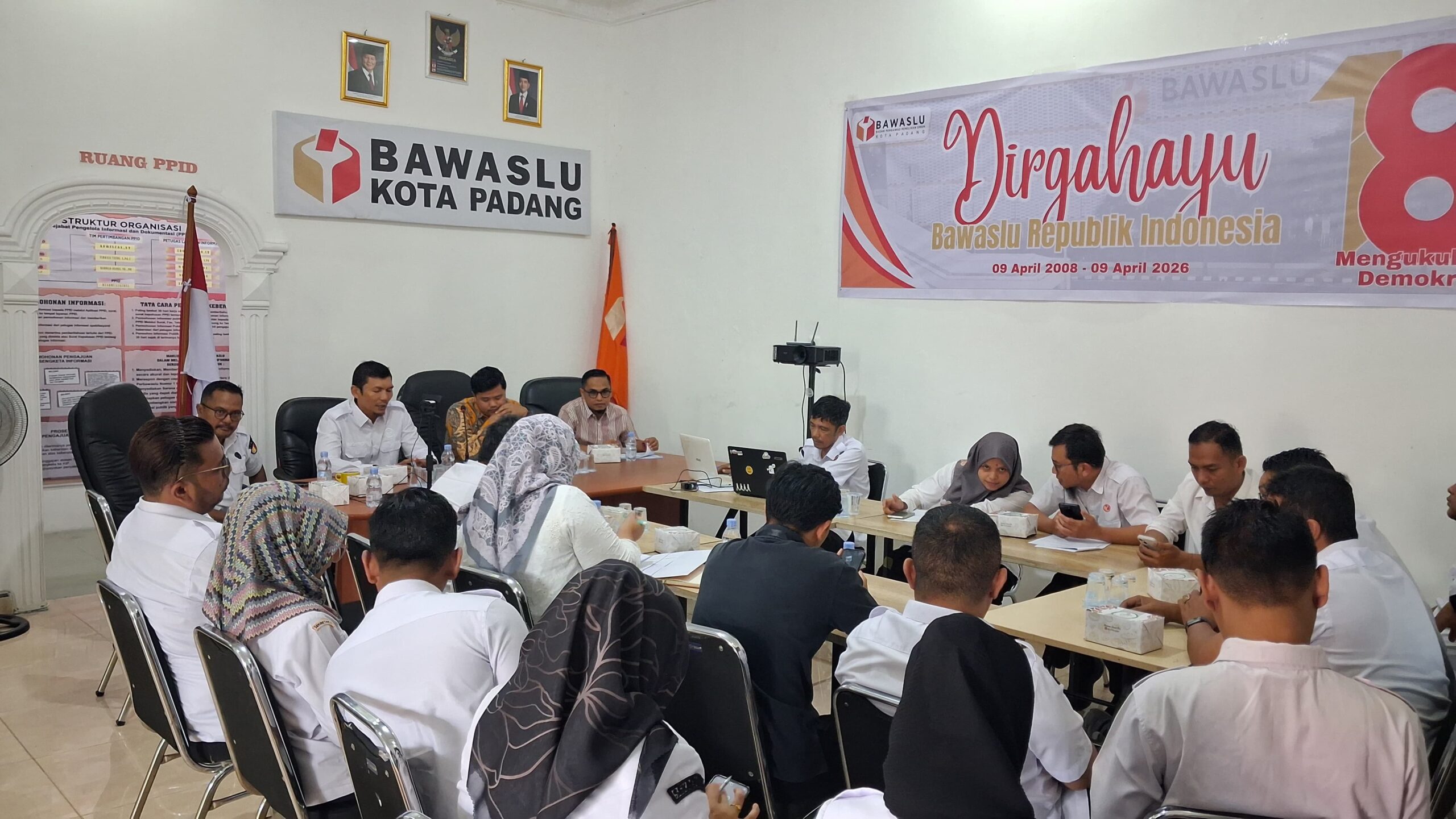 rapat-internal-bawaslu-padang-fokus-perbaikan-tata-kelola-birokrasi