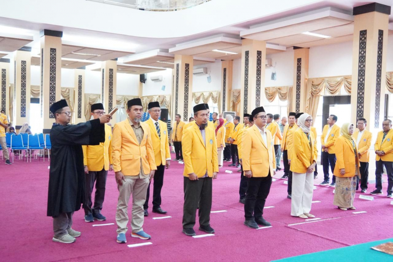 perkuat-struktur-organisasi,-rektor-lantik-sejumlah-pimpinan-baru-unp