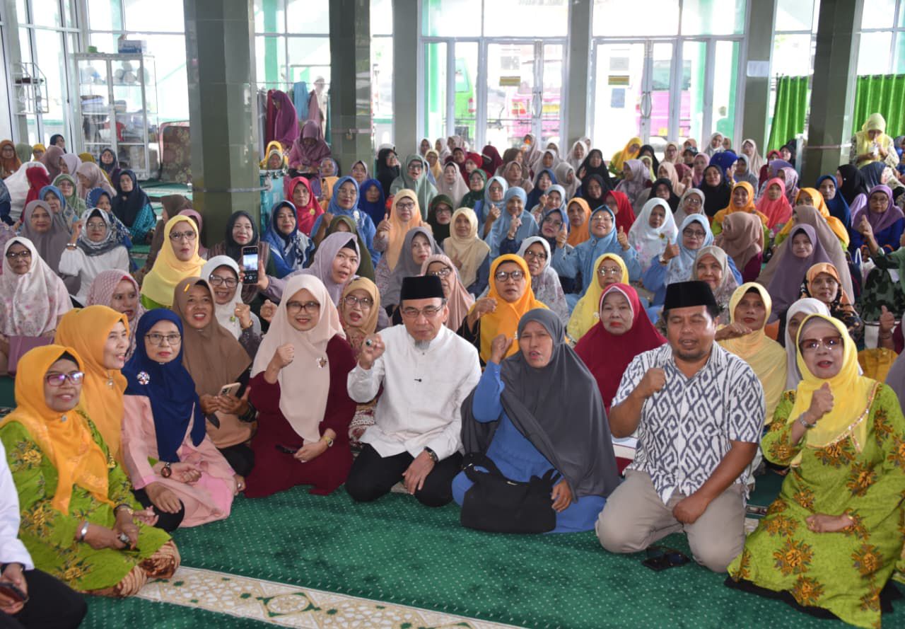 wawako-maigus-nasir-beri-tausyiah-dalam-halal-bihalal-aisyiyah-pauh-ix