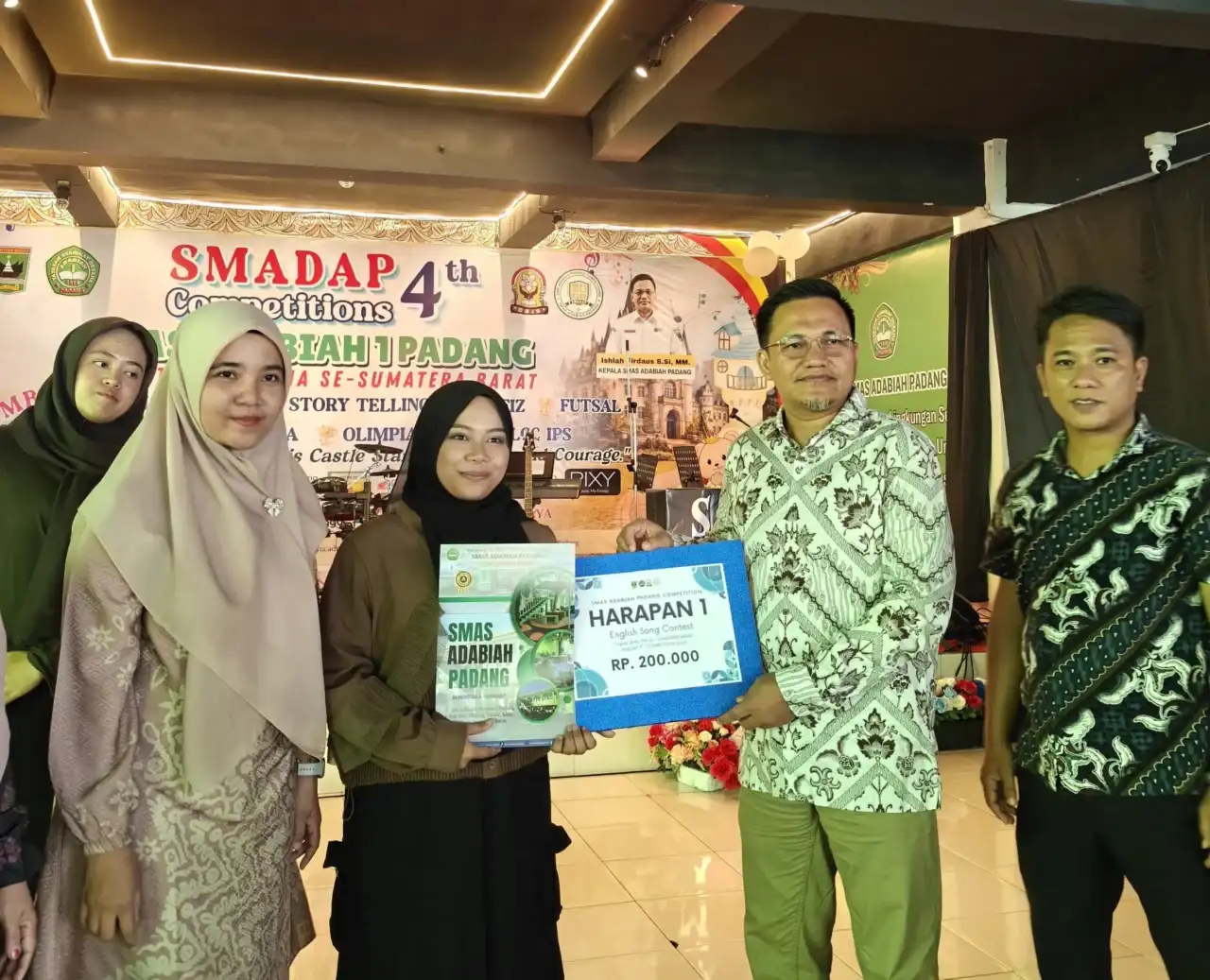siswi-man-2-padang-raih-harapan-1-english-song-contest-smadab-4th