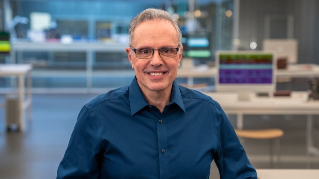 pria-keturunan-arab-israel-jadi-bos-perangkat-keras-apple