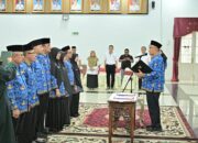 sekdaprov-arry -yuswandi-lantik-8-pejabat-administrator-di-lingkungan-pemprov-sumbar