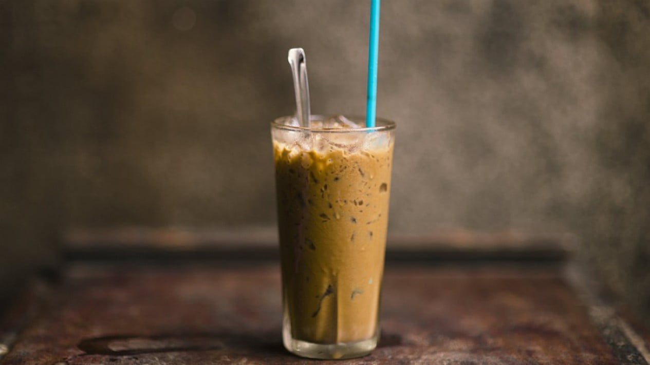 secangkir-kopi-dan-teh-kini-lebih-mahal,-efek-perang-mulai-terasa-di-sektor-kuliner