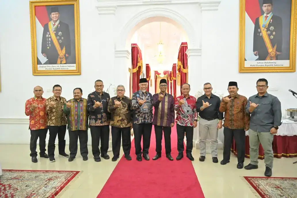 gubernur-mahyeldi-puji-kinerja-muhibuddin-selama-menjabat-sebagai-kajati-sumbar