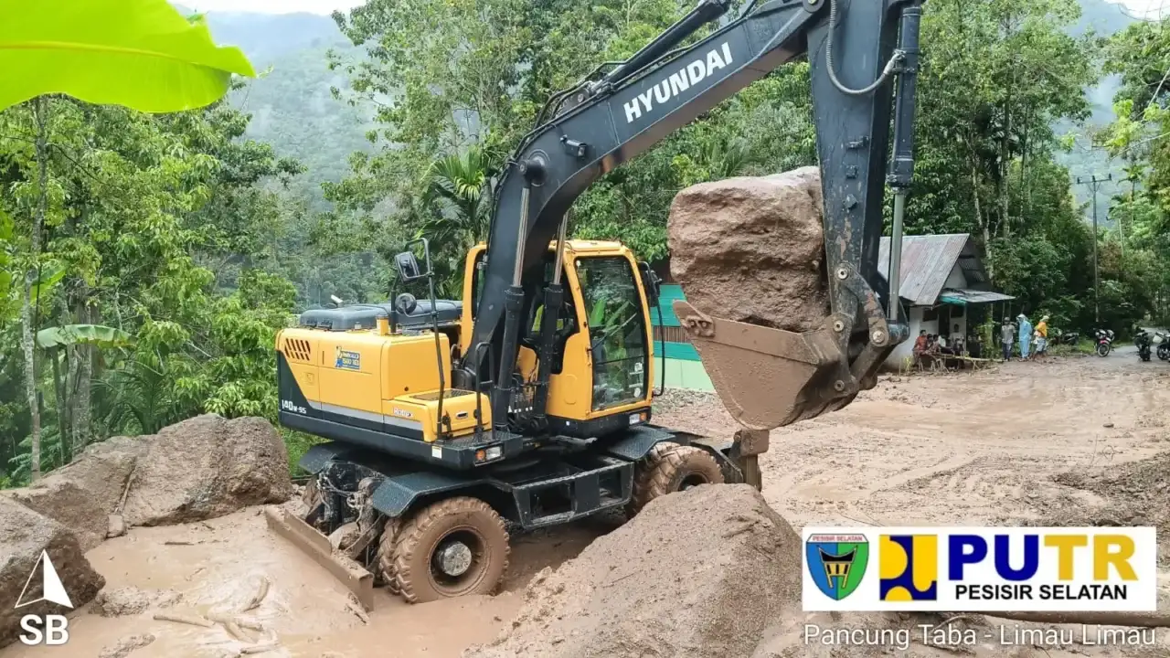 pasca-longsor-di-pancung-taba-bayu,-akses-jalan-ke-dua-nagari-kembali-normal