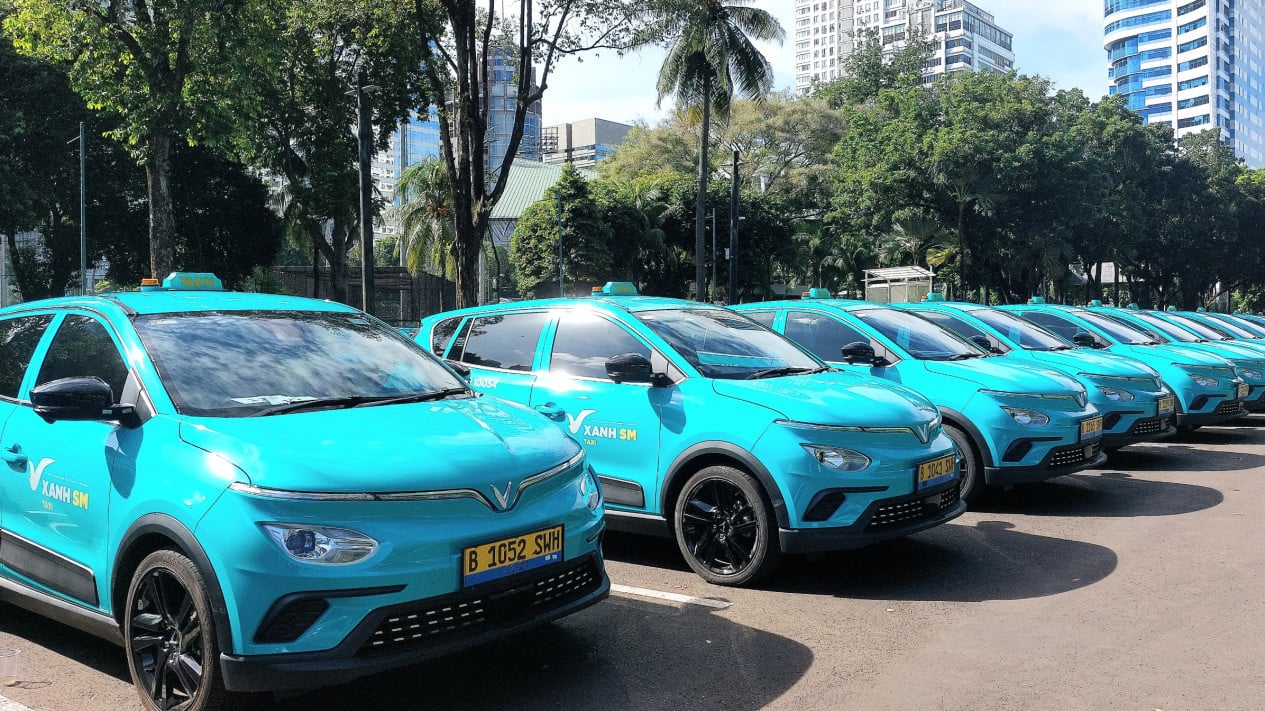 siapa-pemilik-green-sm?-‘taksi-hijau’-yang-viral-karena-kecelakaan-krl-dan-ka-argo-bromo-di-bekasi-timur