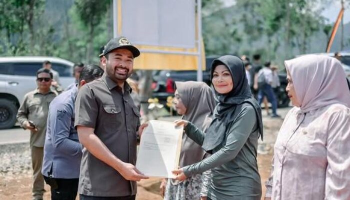 Zigo Rolanda Resmikan Pasar Baru Pakan Salasa Tengah Reses