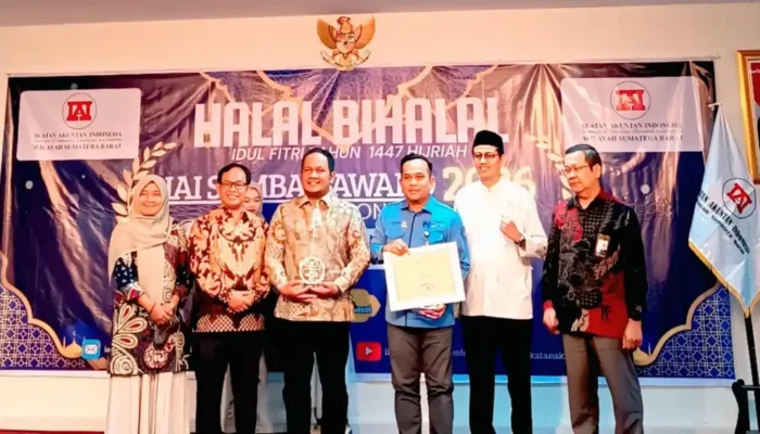 Dirut Bank Nagari Sabet IAI Sumbar Award 2026, Perkuat Tata Kelola Perusahaan