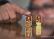 Harga Emas Antam Hari Ini Melonjak Rp45.000 per Gram