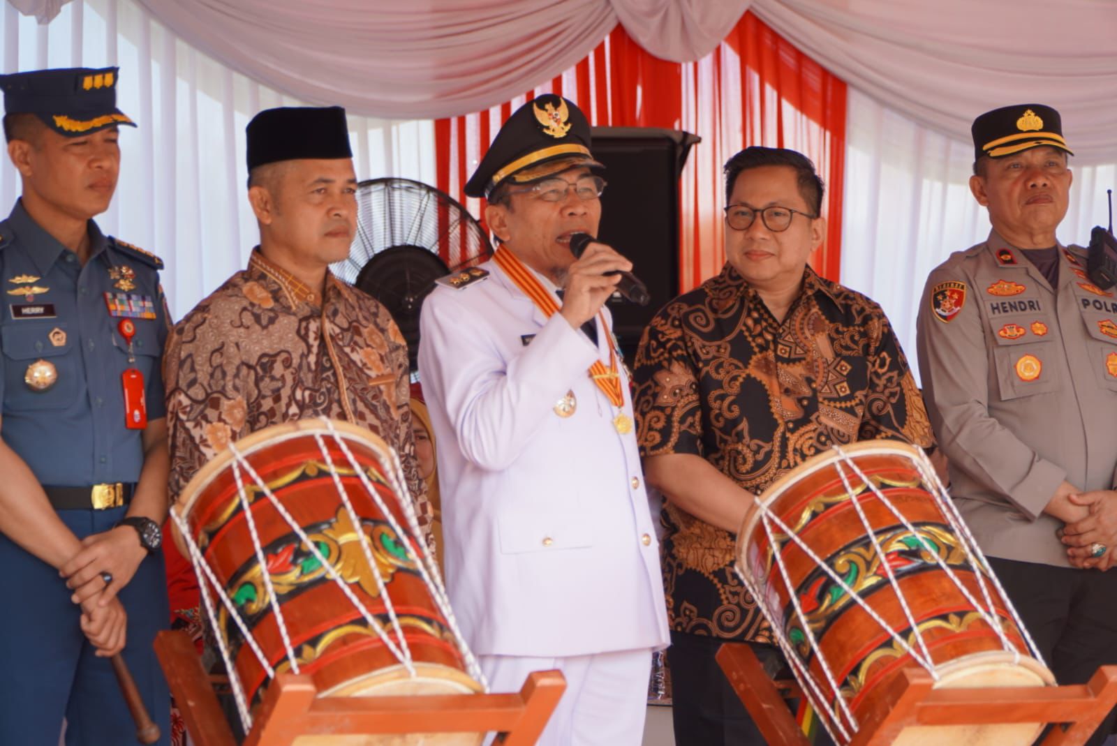 wawako-maigus-nasir-pembina-upacara-peringatan-hardiknas-pemko-padang 