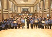 hardiknas-2026,-109-guru-dan-tenaga-kependidikan-sumbar-terima-penghargaan-gubernur