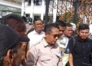 konfederasi-serikat-pekerja-seluruh-indonesia-sumatera-barat-unjuk-rasa,-tuntut-kenaikan-upah