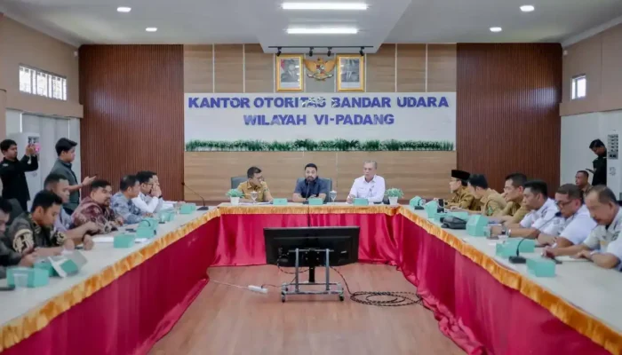 165 Petugas Kembali Jaga Perlintasan Kereta Sumbar