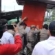 satpol-pp-padang-tertibkan-bangunan-liar-di-jalan-teuku-umar