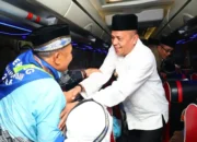 wawako-elzadaswarman-lepas-175-jemaah-calon-haji-kota-payakumbuh