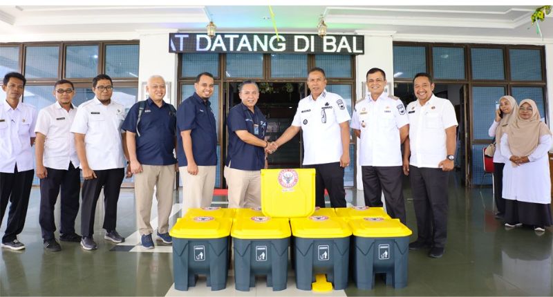 pemko-pariaman-terima-bantuan-tong-sampah-terpilah-untuk-pemanfaatan-sampah