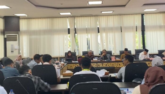DPRD Sumbar Tindaklanjuti Desakan Buruh dan Mahasiswa
