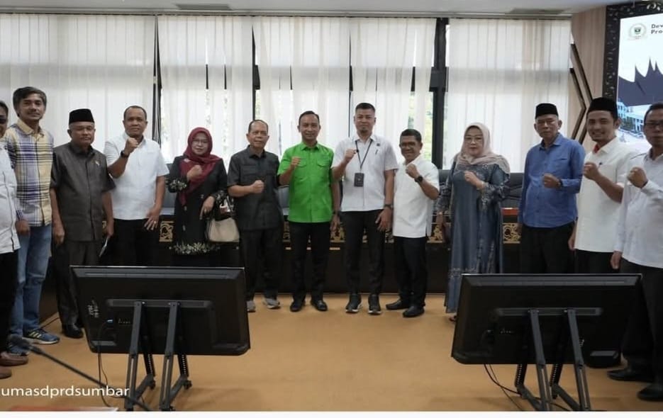 konsultasi-lkpj,-dprd-sumbar-terima-kunjungan-dprd-tanah-datar