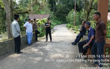 Yonnarlis Tinjau Jalan Rusak Pitalah, Dorong Perbaikan Segera