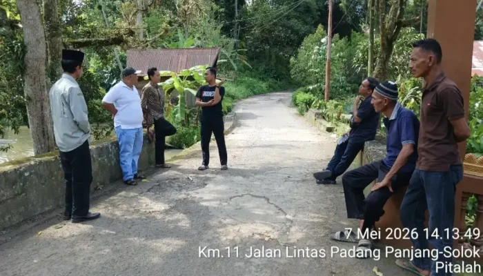 Yonnarlis Tinjau Jalan Rusak Pitalah, Dorong Perbaikan Segera