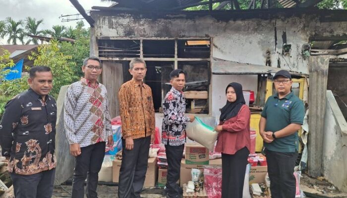 Pemkab Dharmasraya Salurkan Bantuan Darurat Korban Kebakaran