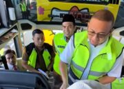 lepas-jch-kloter-14-embarkasi-padang,-andre-rosiade-beri-tambahan-uang-saku-100-riyal-per-jamaah